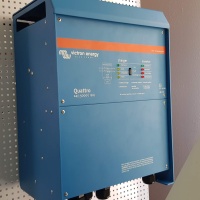 Гібридний інвертор VICTRON ENERGY QUATTRO 48/10000/140-100/1000, 10 КВА/8 КВТ, 1 ФАЗА, БЕЗ MPPT