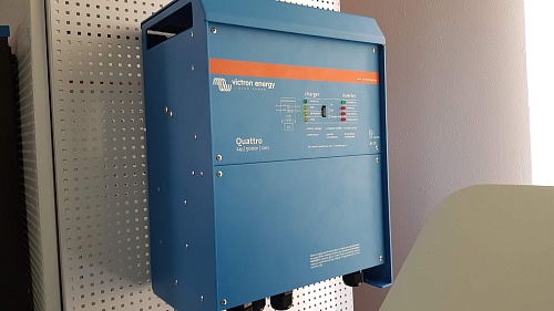 Гібридний інвертор VICTRON ENERGY QUATTRO 48/10000/140-100/1000, 10 КВА/8 КВТ, 1 ФАЗА, БЕЗ MPPT